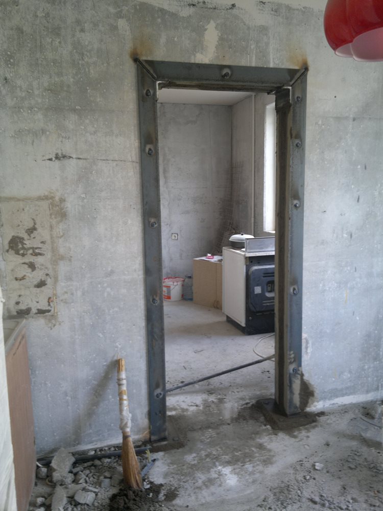 Укрепление стен при помощи металлоконструкций