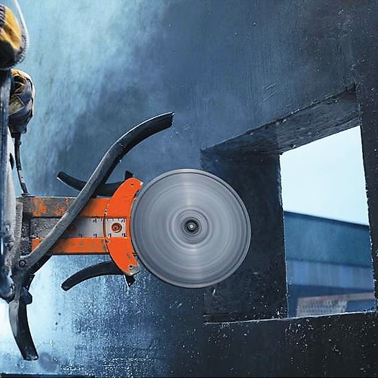 Алмазная резка несущих стен — стенорезная машина Москва